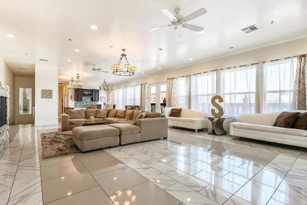 Modern, Spacious Condos with Luxury Amenities, New Orleans (LA), United States