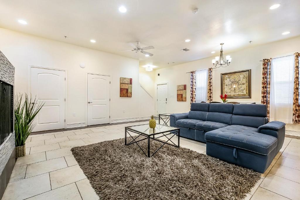 Inviting 3BR Condo steps from St Charles Ave
