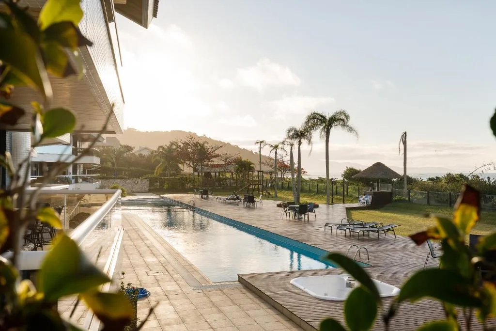 Apartamento com 4 suítes pé na areia, Florianópolis, Brazilia