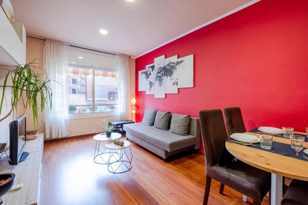 Three Bedroom Apartment in Sants, Barcelona, Spania