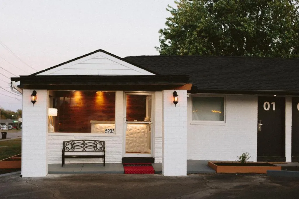 Butler Inn, College Corner, United States