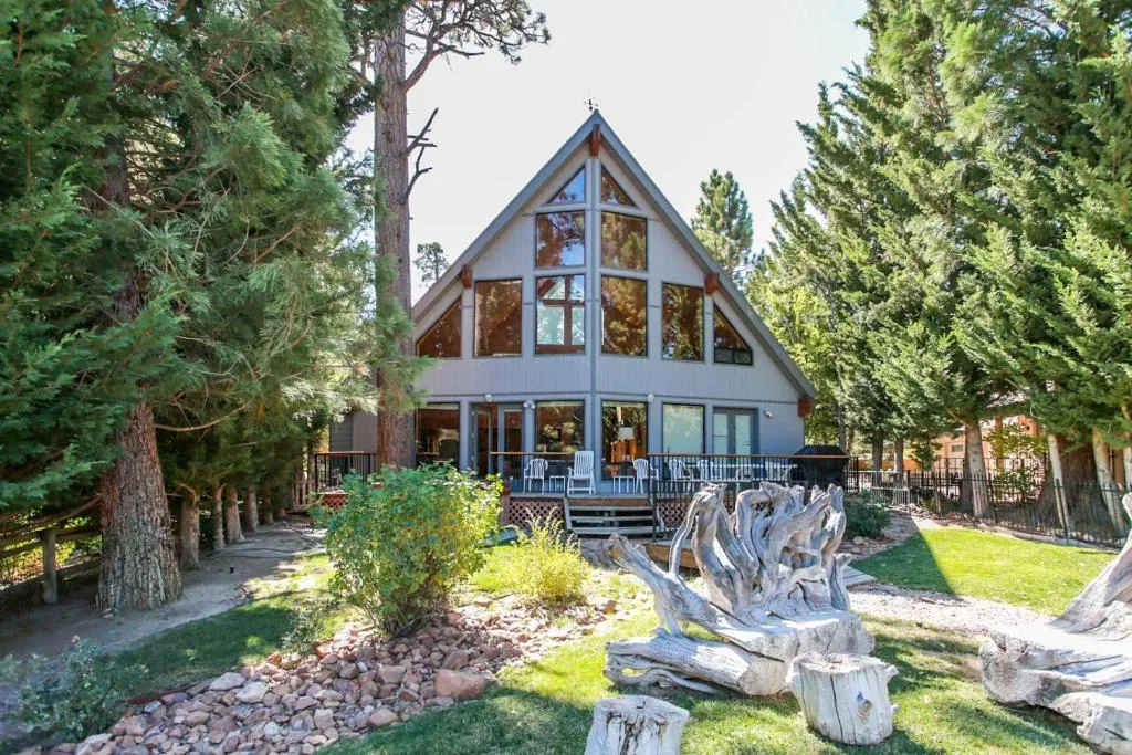Hudson Bay Lakefront, Big Bear Lake, Statele Unite ale Americii