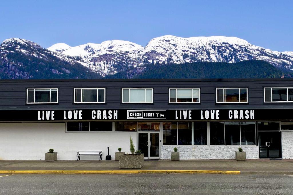 Crash Hotel Squamish