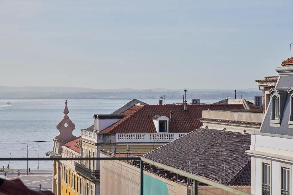 NEW in Booking! 360º Rooftop Lisbon and River View, Amadora, Portugal