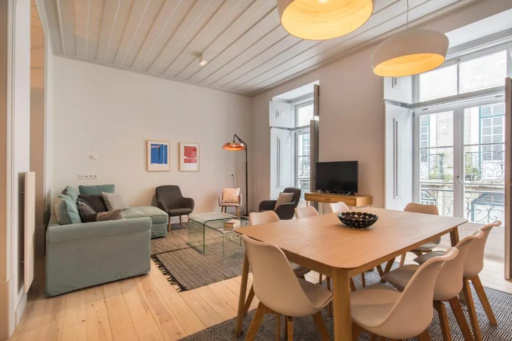 LovelyStay - Charming 3 Bedroom Wonder Downtown, Amadora, Portugal