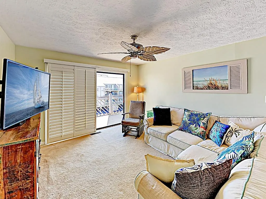 All-Suite Penthouse With Pool, Walk To Grand Strand Condo, Murrells Inlet (SC), United States