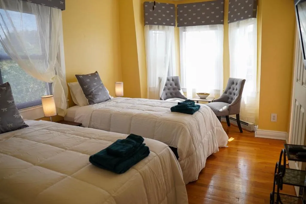 2 top floor units between Harvard (5 min walk) & MIT ., Cambridge, Statele Unite ale Americii