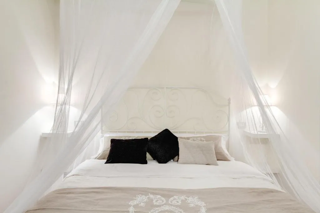 Elegant Apartment Behind the Colosseum, Roma, Italy