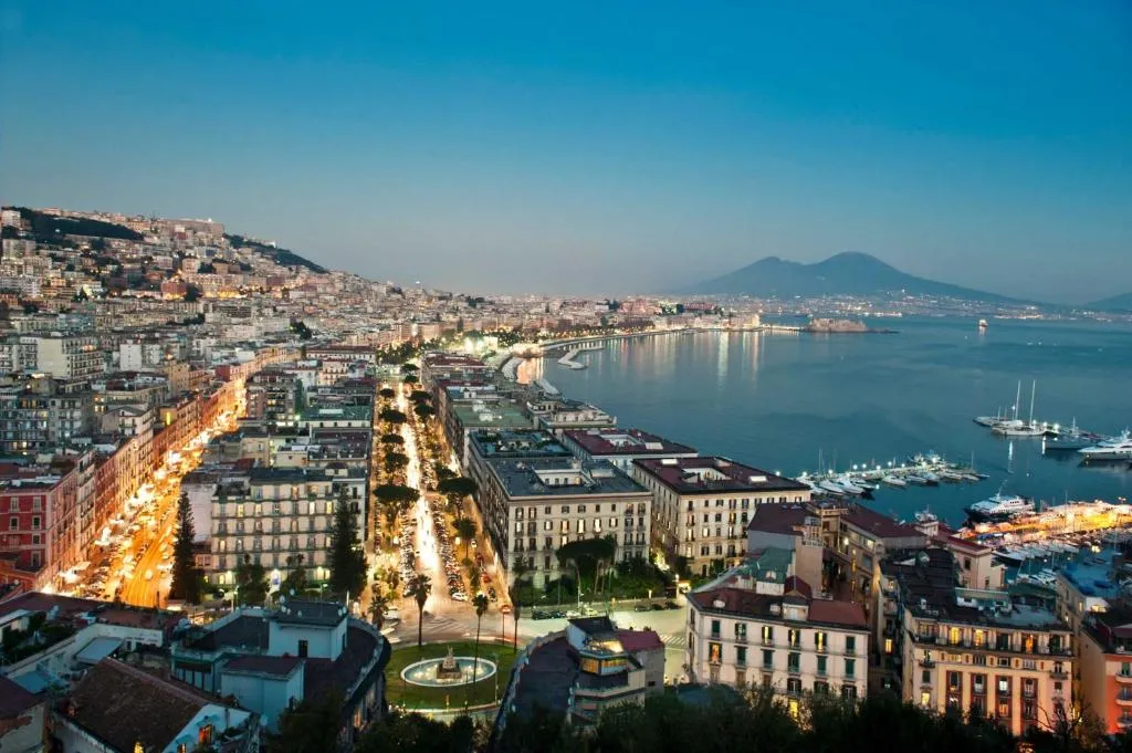 LA DOLCE SOSTA A CASA DI LINDA, Napoli, Italia