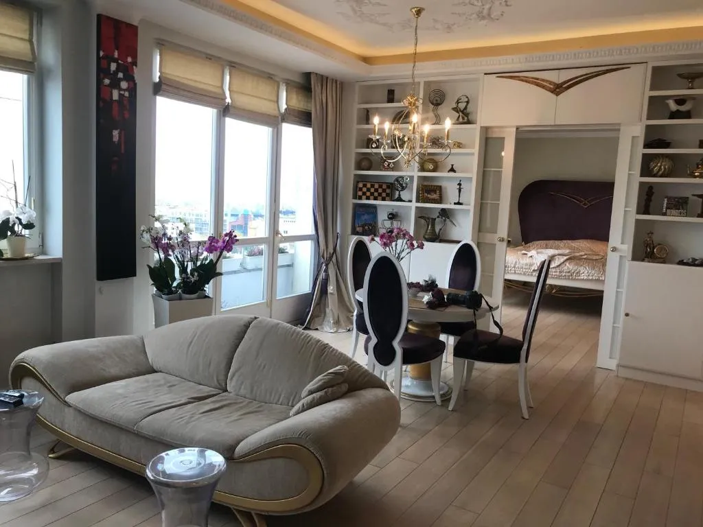 The Royal Romantic Getaway, Varșovia, Polonia