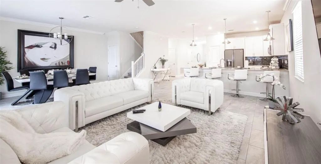 ChampionsGate 8 Bedroom Pool Home with Movie Theater, Davenport, United States