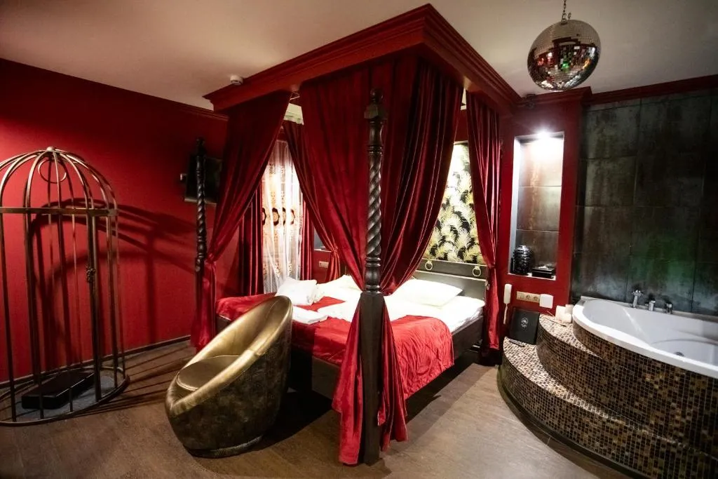 Red Room Hotel, Kudrovo, Russia