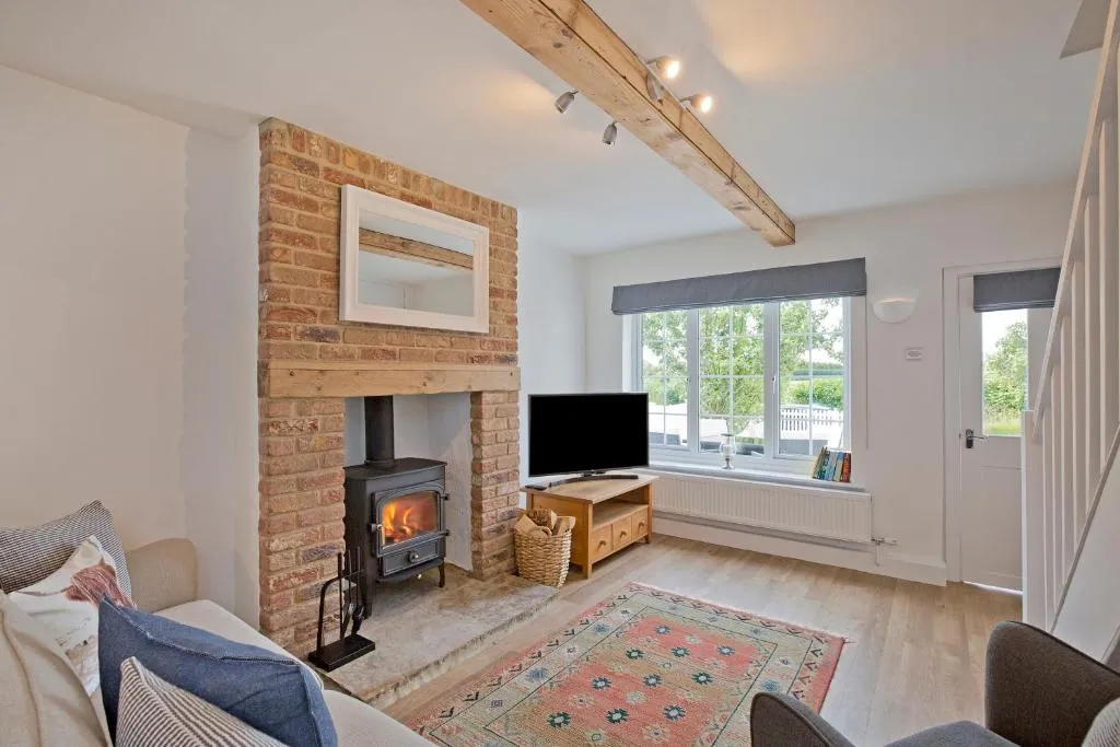 Log burning stove Off-street parking Country views, Avon Valley, United Kingdom