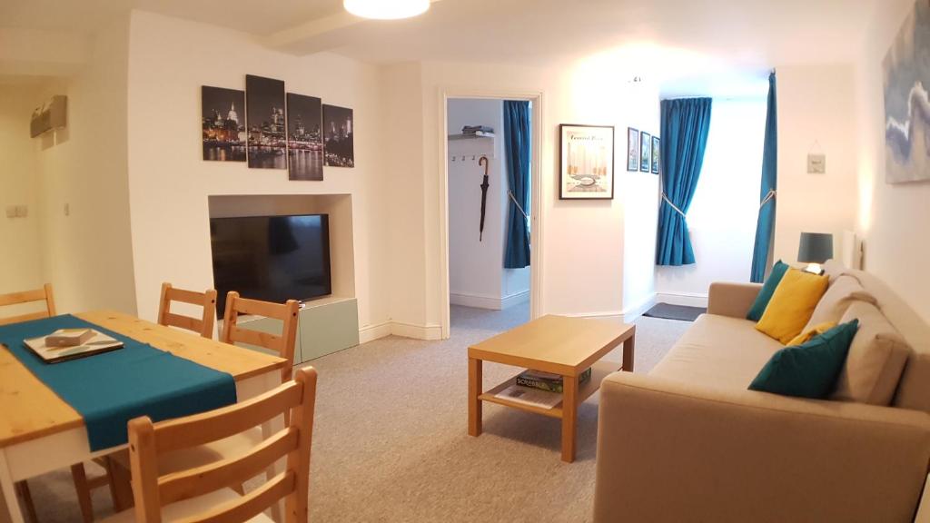 Stunning flat 5 min from the station and high street
