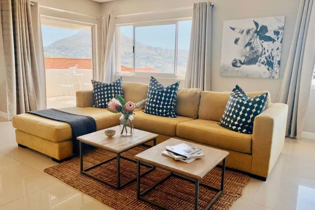 Beautifully decorated entire apartment with views., Cape Town, South Africa
