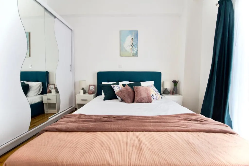Modern & Quiet Apartment / Athens Center, Atena, Grecia