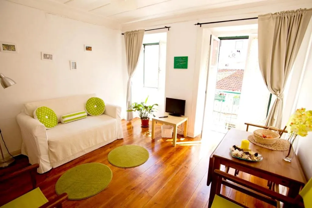 Apartment with one bedroom in Lisboa with wonderful city view balcony and WiFi 12 km from the beach, Amadora, Portugal