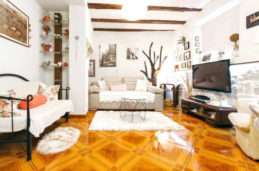 Apartment with one bedroom in Split with enclosed garden and WiFi 500 m from the beach, Split, Croaţia