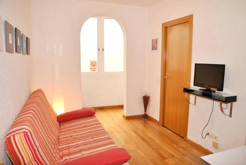 Apartment with 3 bedrooms in Barcelona with WiFi 3 km from the beach, Barcelona, Spania