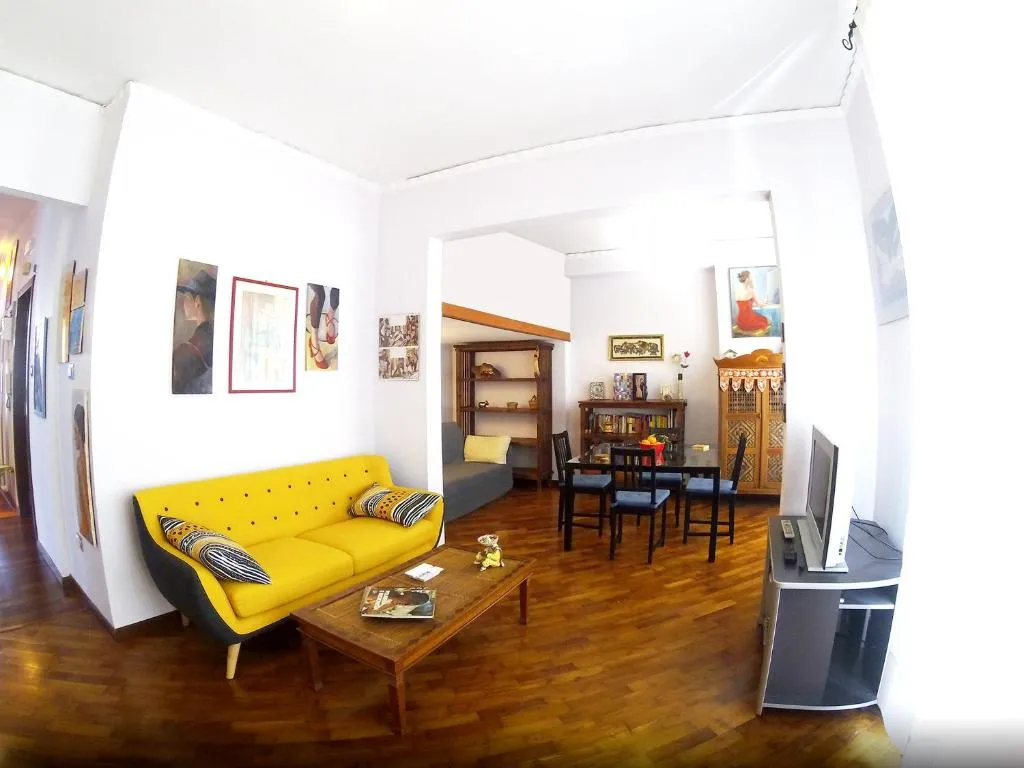 Apartment with 2 bedrooms in Napoli with wonderful city view furnished balcony and WiFi 4 km from the beach, Napoli, Italia