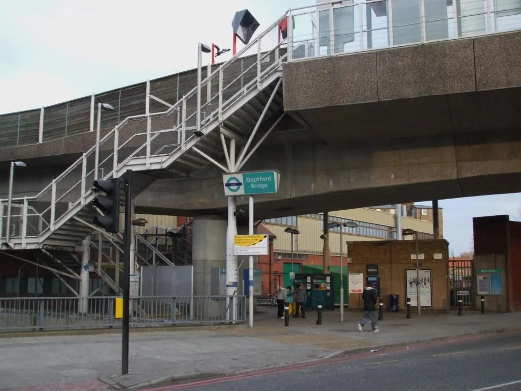 Zone 2 convenience, Londra, Marea Britanie