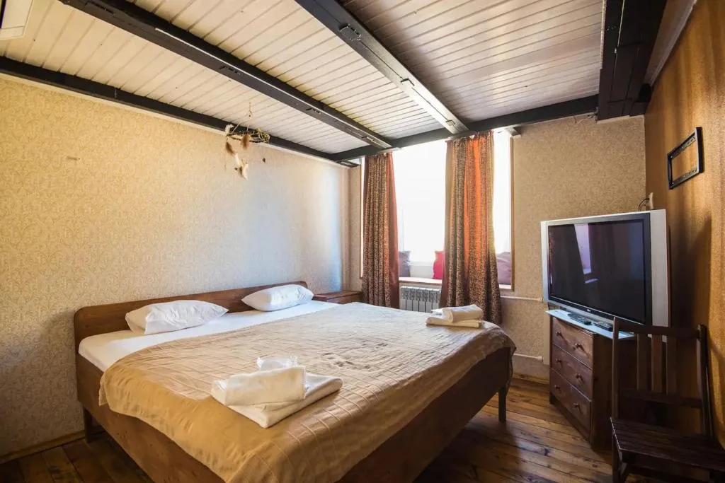 Exclusive living City Centre - Sleeps 20, Kudrovo, Russia