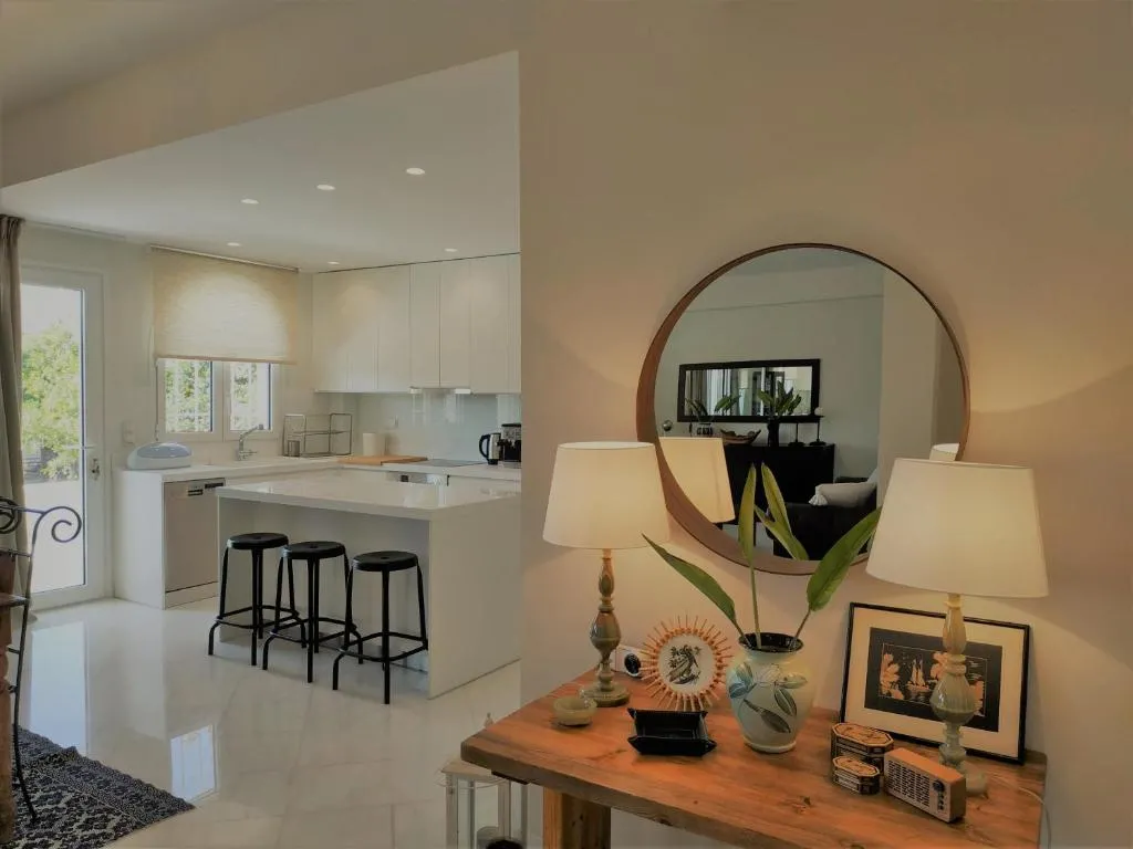 Luxury Garden Apartment Glyfada, Atena, Grecia
