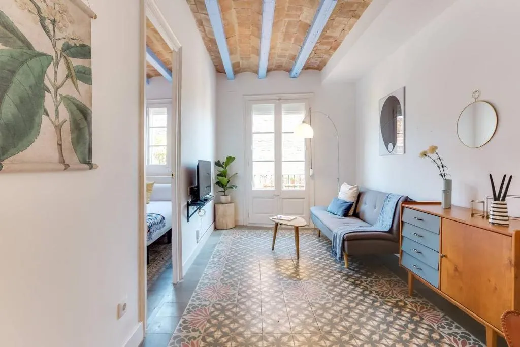 Bright 2bed Apt in Gràcia with great transport links, Barcelona, Spain