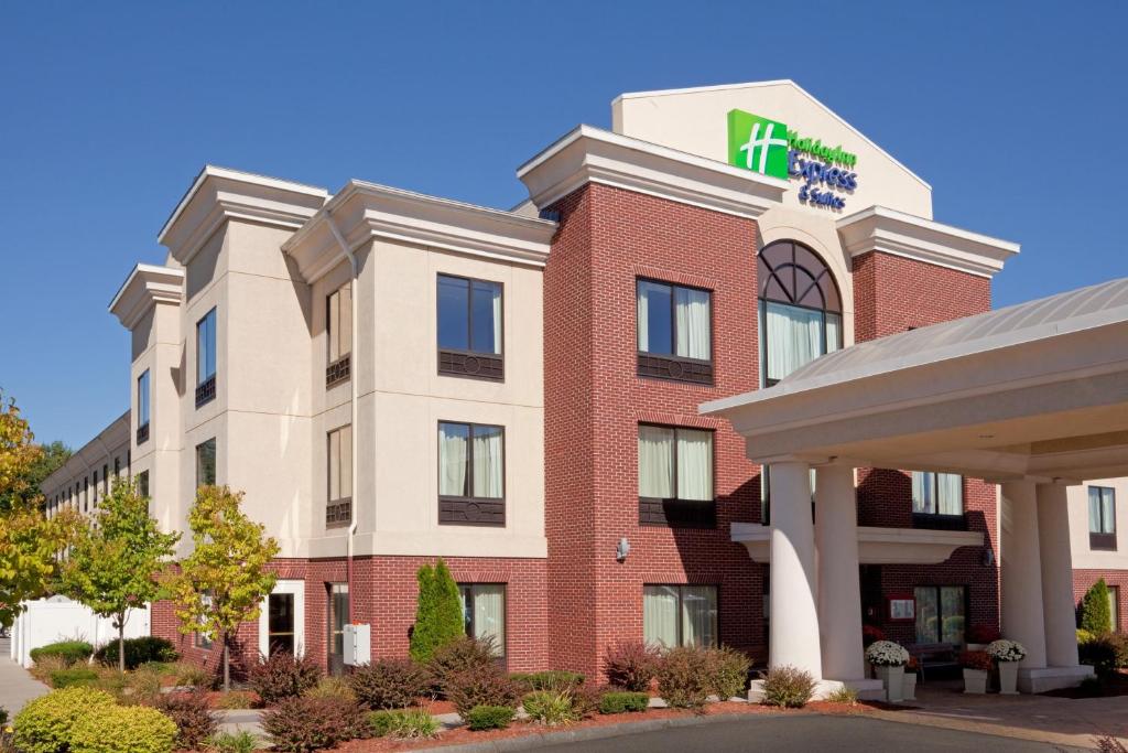 Holiday Inn Express Hotel & Suites Manchester - Airport, an IHG Hotel