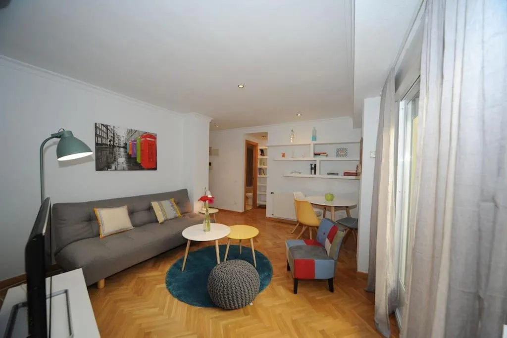 Cozy apartment in the center with garage, Madrid, Spania