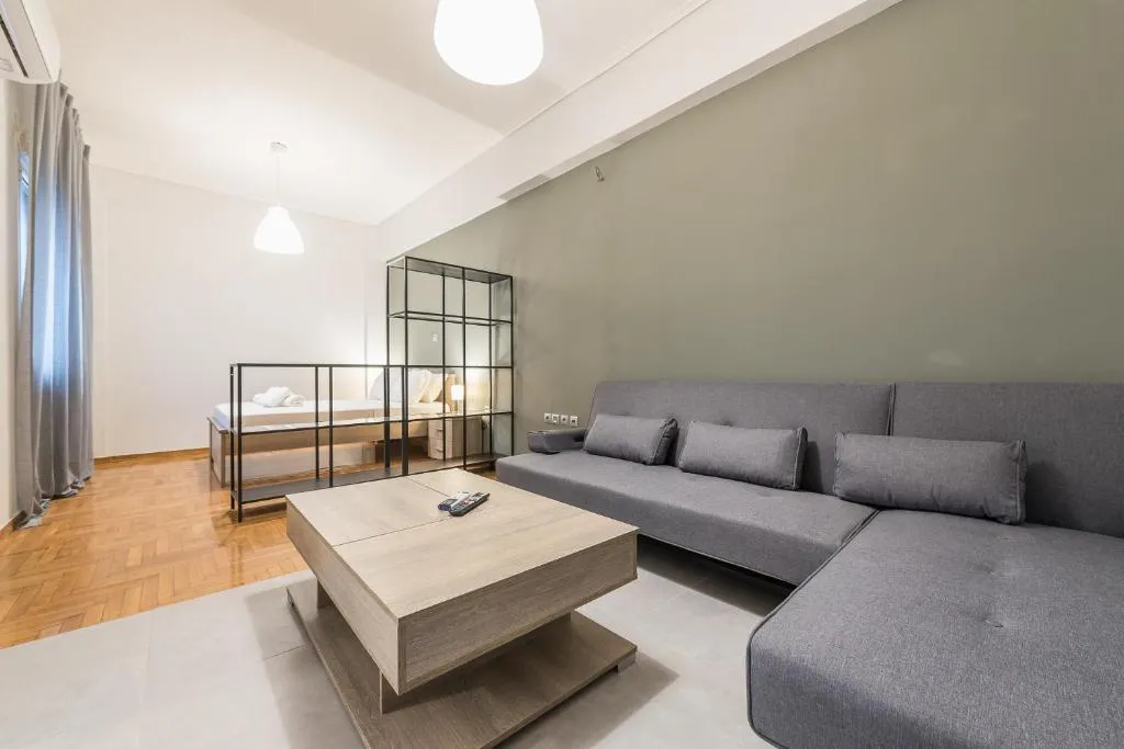 NEW Vibrant Cozy Flat 8' From metro, Athens, Greece
