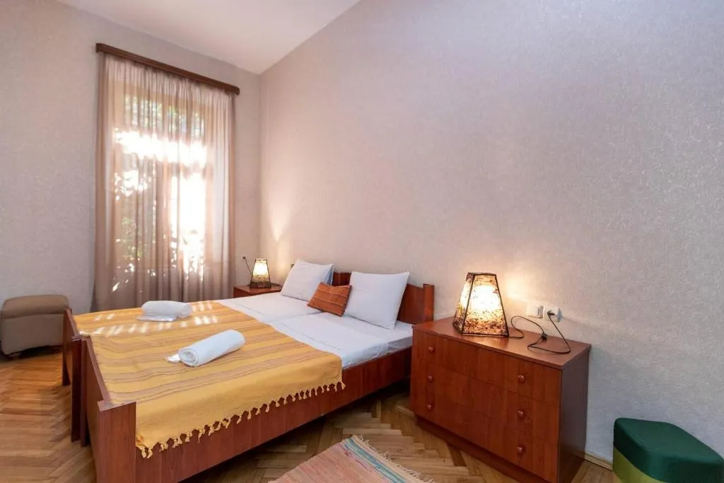 Wehost Cozy and colorful apartment with balcony, Tbilisi, Georgia