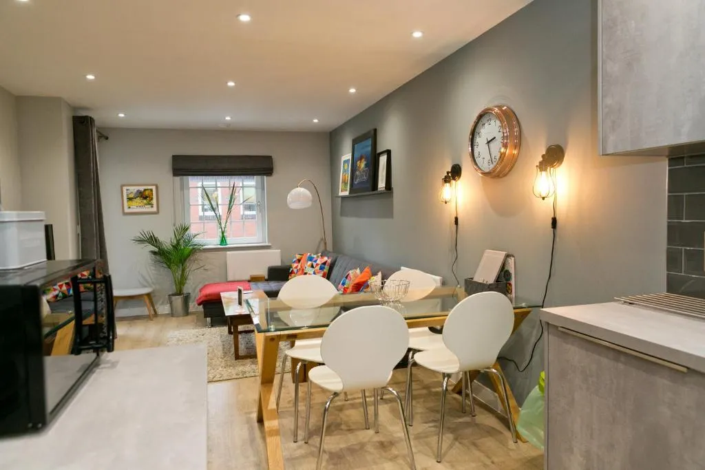 Contemporary warehouse apartment in Central Cardiff, Cardiff, Marea Britanie