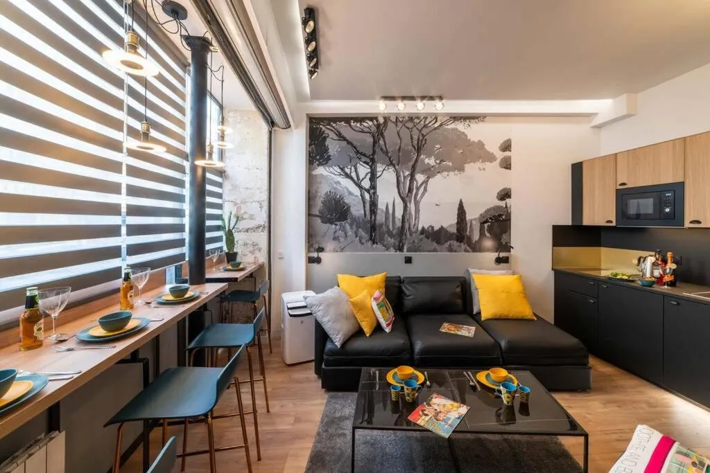 AMAZING FLAT 6P PARIS MONTMARTRE/ SACRE COEUR, Paris, France