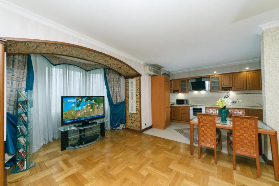 Spacious 2 bedrooms apartment metro Minsk DreamTown in a prestigious building, Kiev, Ukraine