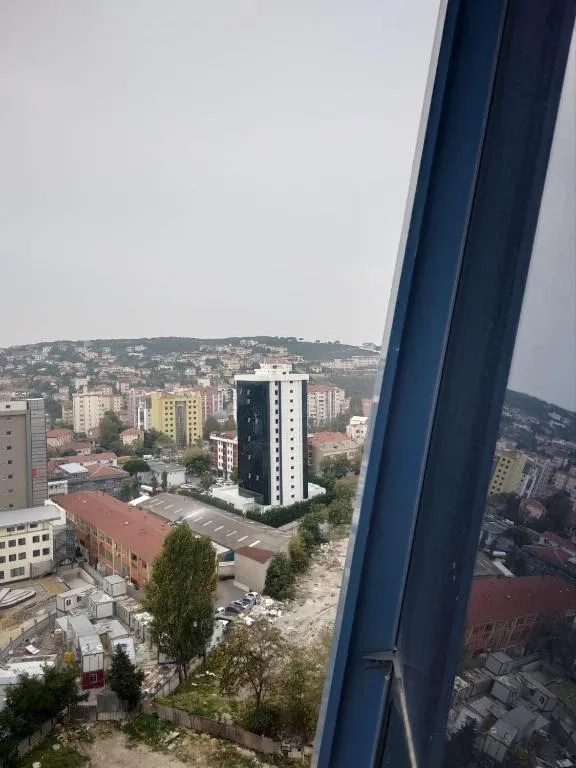 Very clean apartment close to metro station just 5 Min & Only 15 Min to the Coast, Istanbul, Turcia