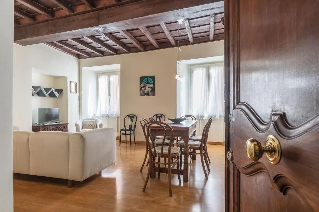 Tucked away and quiet by Piazza Navona - A/C, Wifi, Elevator, Roma, Italy