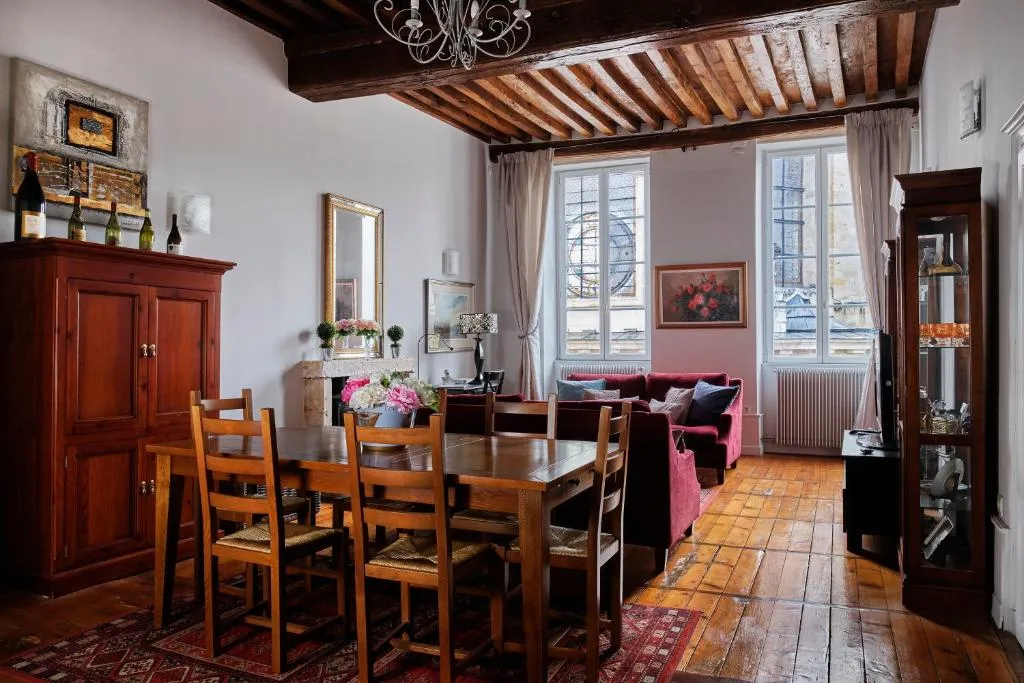 Porte St Nicolas, Beaune, Franţa