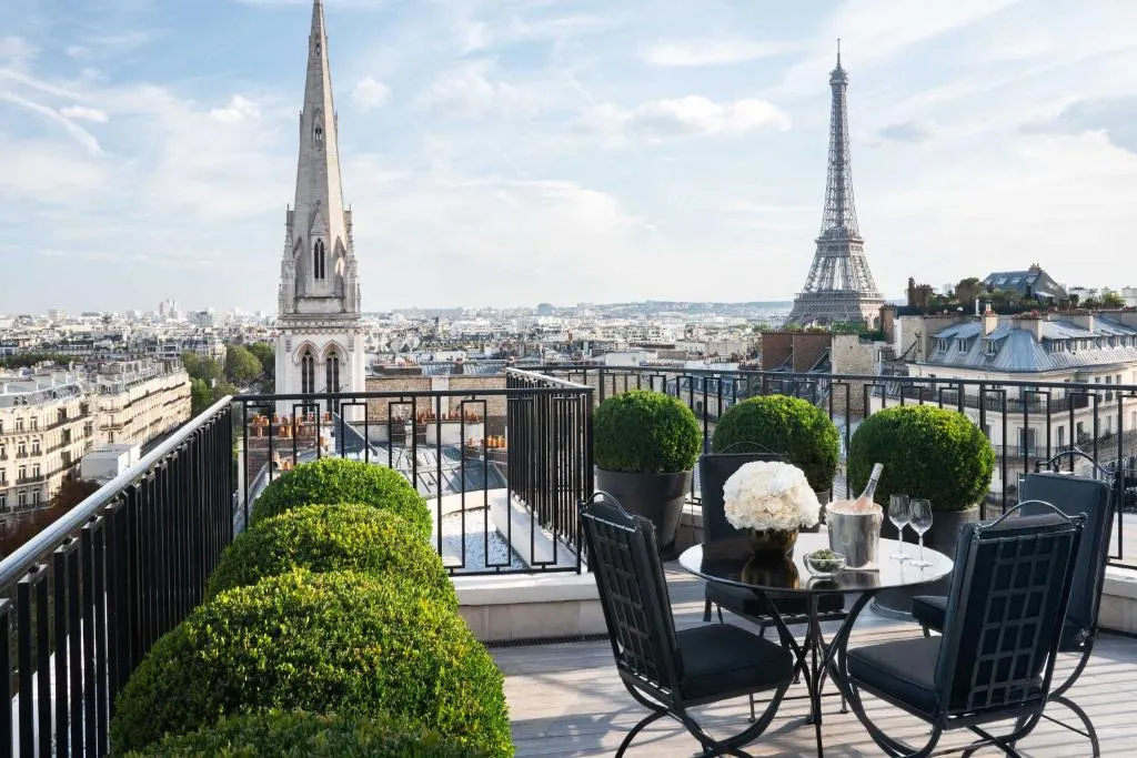 Four Seasons Hotel George V Paris, Paris, Franţa