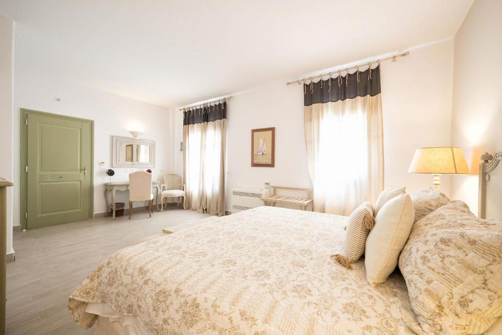 Double Room with Partial Sea View