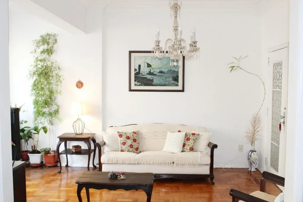 CaviRio - SL302 Copacabana Classic flat, Rio De Janeiro, Brazil
