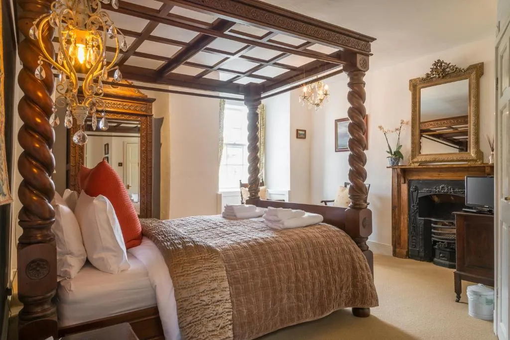 The Old Monmouth, Lyme Regis, United Kingdom