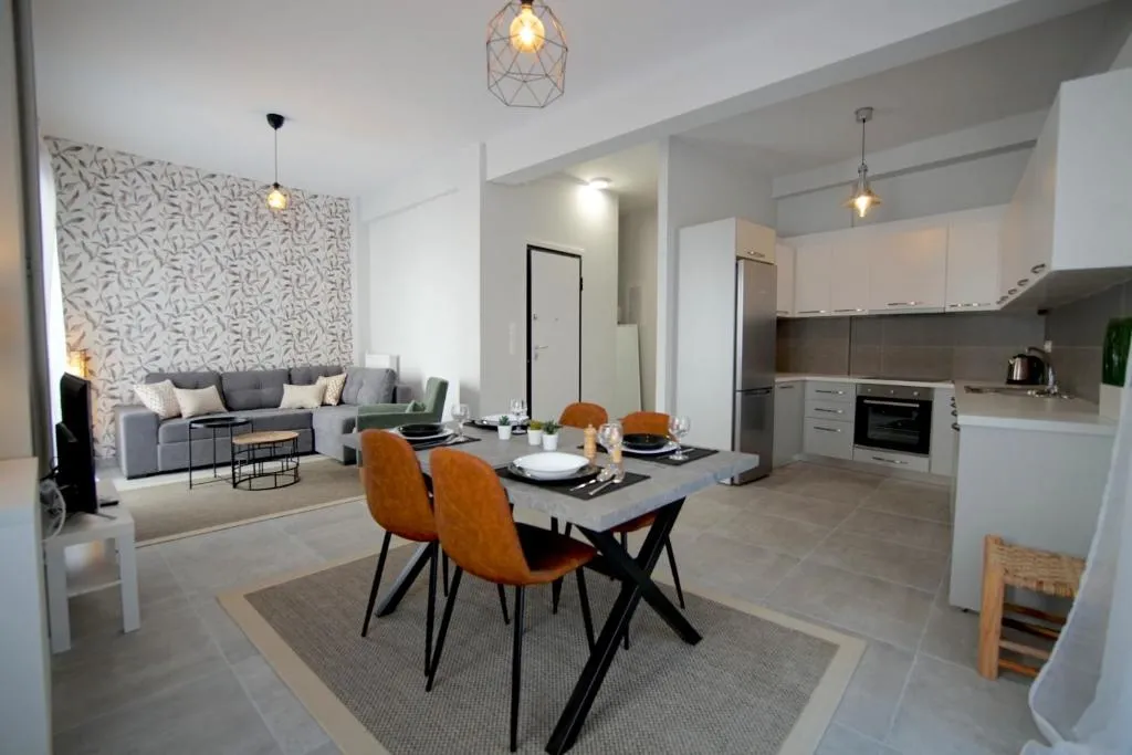 Newly Renovated Home - City Center (2Bd/2Ba)!, Athens, Greece