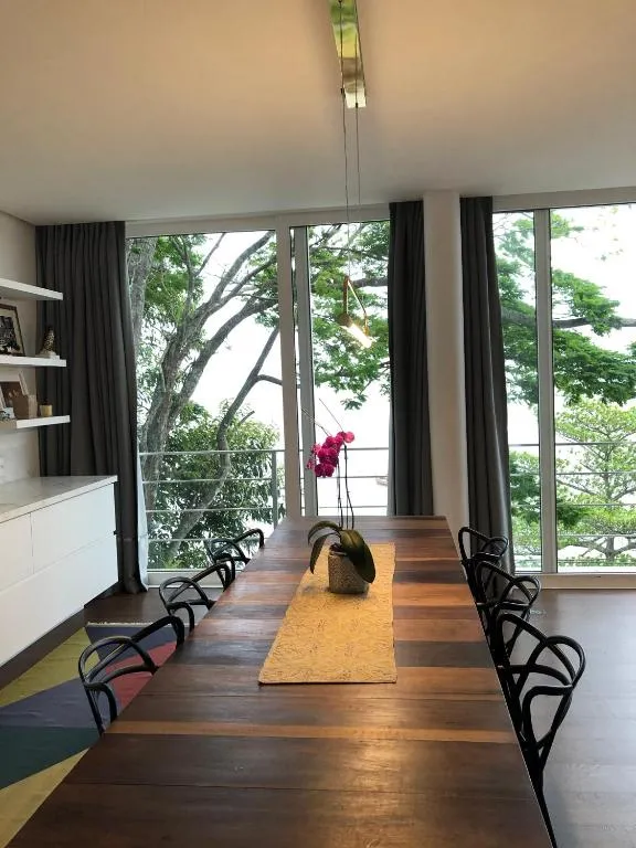Casa frente mar entre duas prainhas, Florianópolis, Brazilia