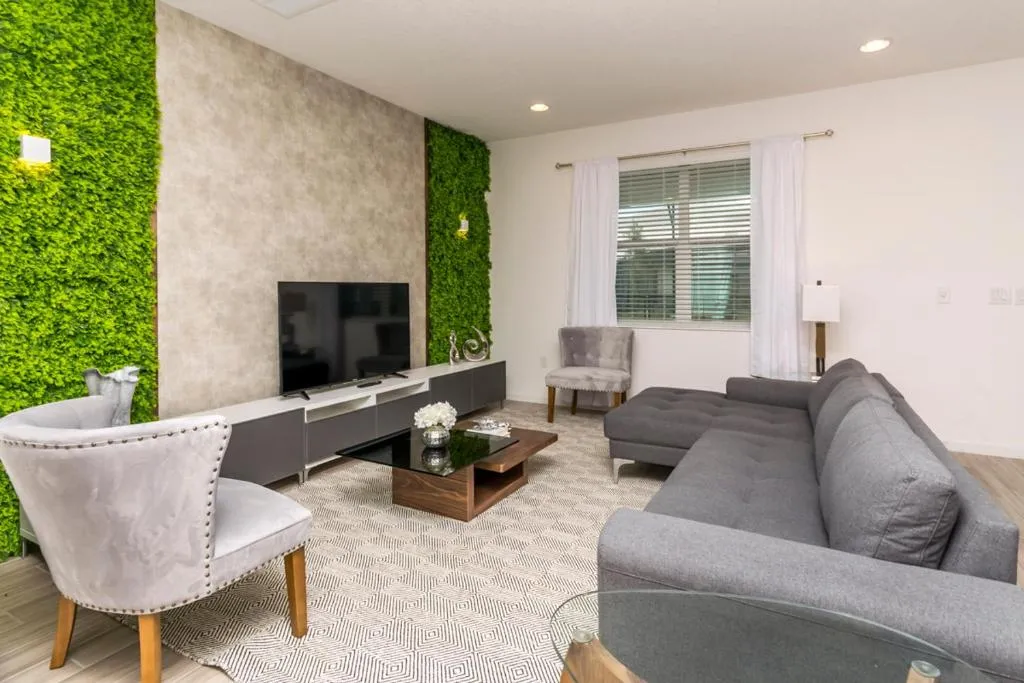 Kings Manor Mobile Home Park Villa Sleeps 16 with Pool Air Con and WiFi, Kissimmee, Statele Unite ale Americii