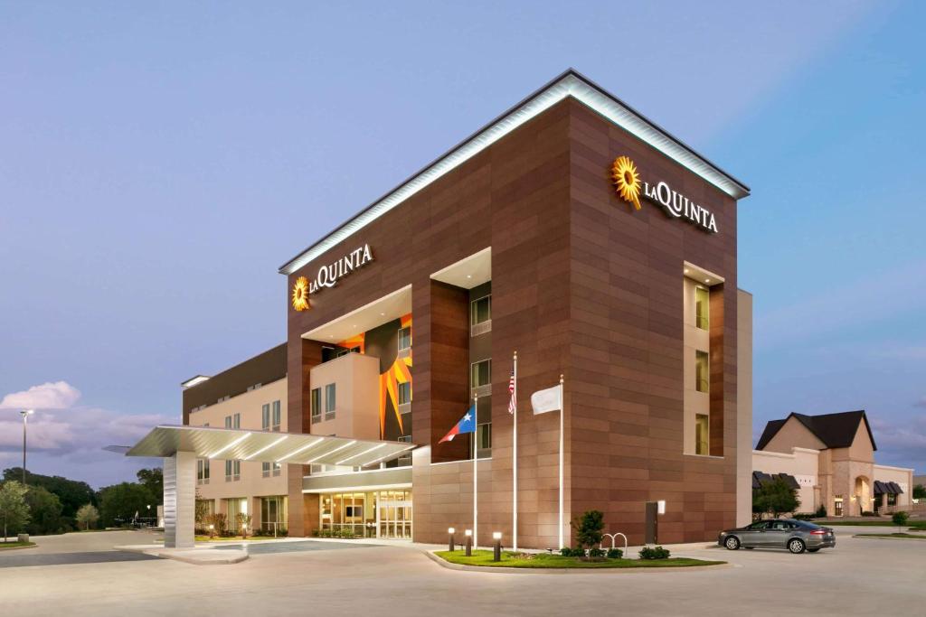 La Quinta Inn & Suites by Wyndham College Station North