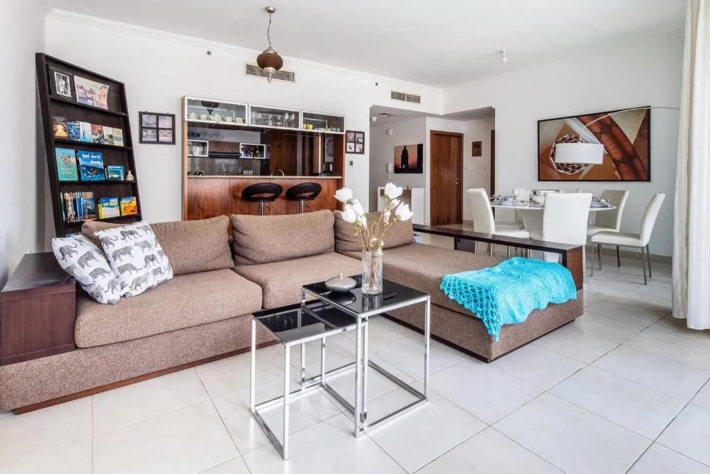 Frank Porter - Marina Quays, Alantos, United Arab Emirates