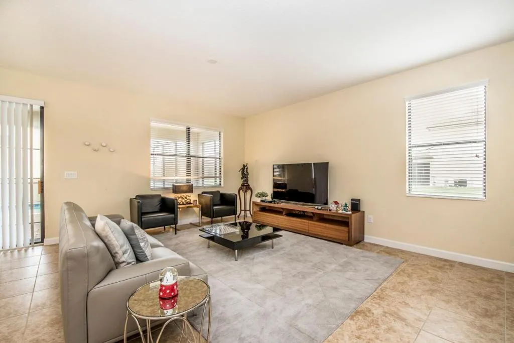 Champions Gate Villa Sleeps 16 with Pool Air Con and WiFi, Davenport, United States