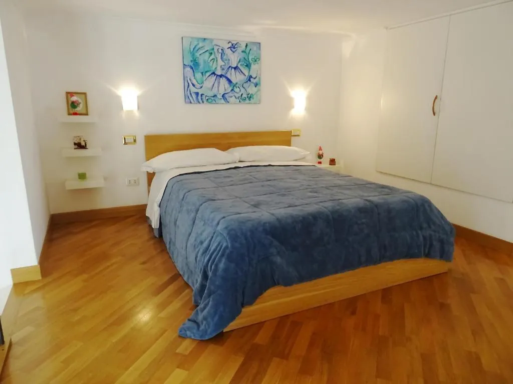 Mezzocannone Holiday House, Napoli, Italia