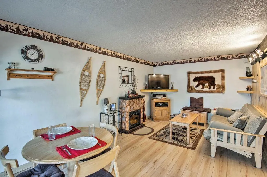 NEW! Cozy Rustic Condo Mins to Heavenly+Pope Beach, South Lake Tahoe (CA), United States